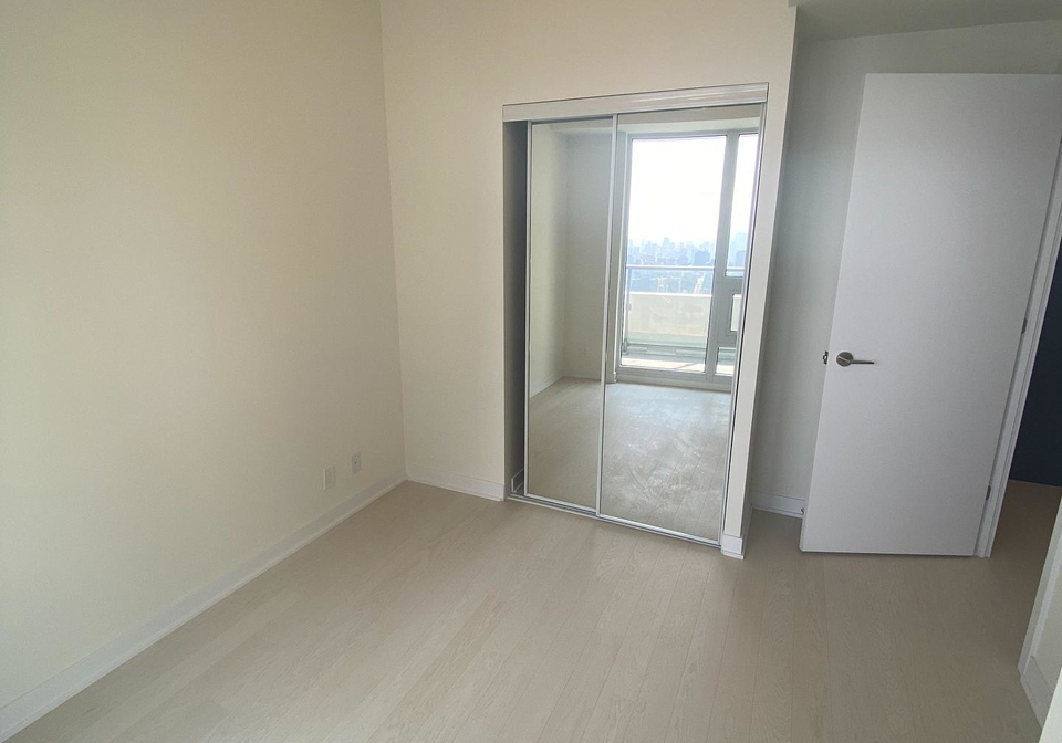 2221-yonge-street-toronto-ontario-c12546198