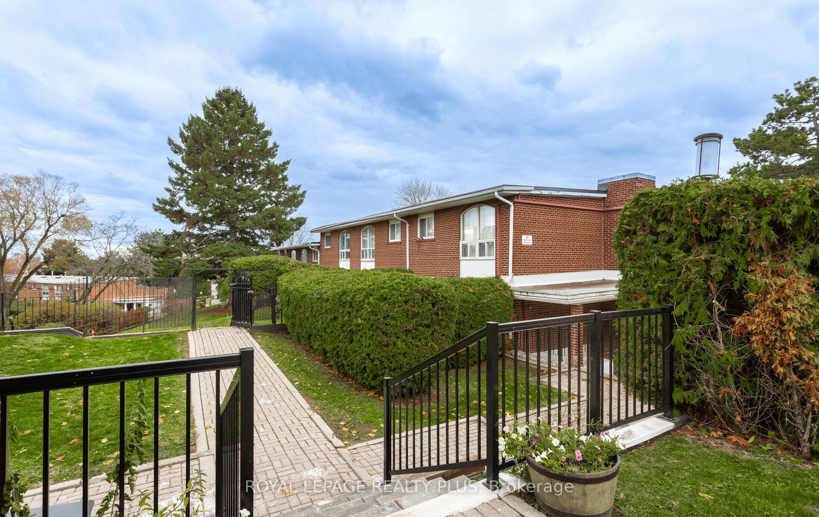 25-esterbrooke-avenue-north-york-ontario-c12546204