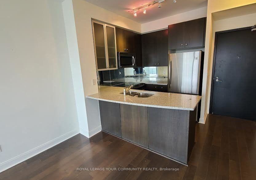 18-yorkville-avenue-toronto-ontario-c12546460