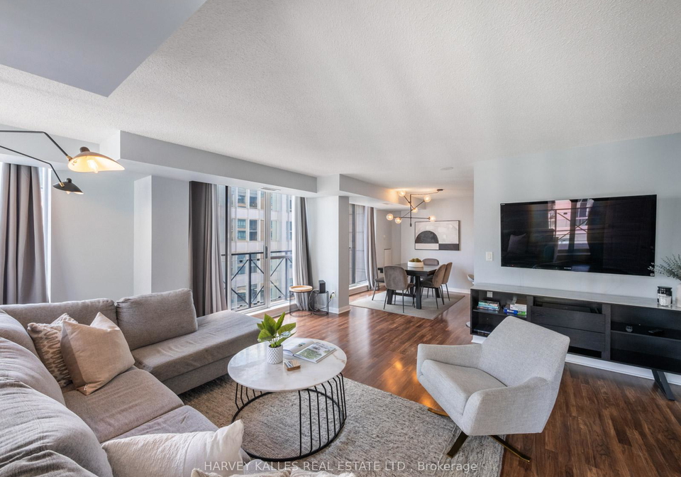 140-simcoe-street-toronto-ontario-c12547048