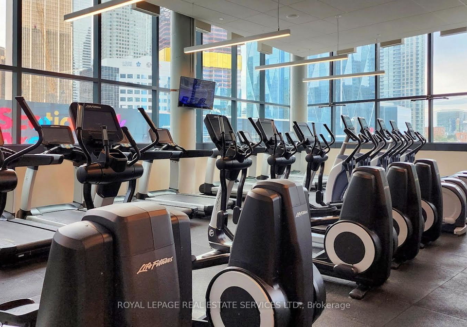 100-harbour-street-toronto-ontario-c12547642