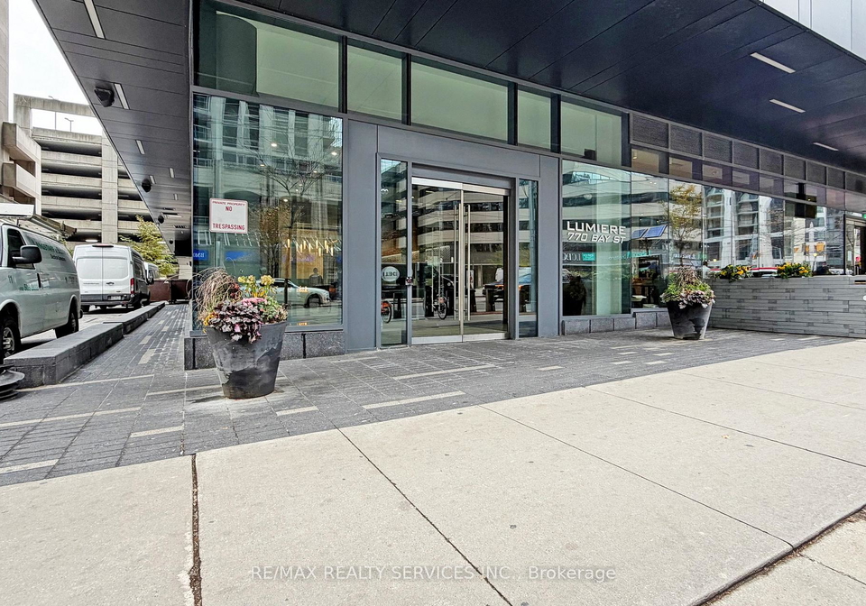 770-bay-street-toronto-ontario-c12547958