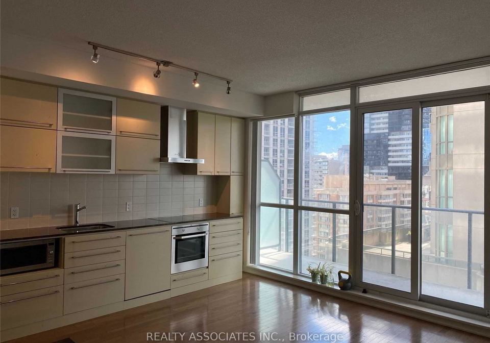 770-bay-street-toronto-ontario-c12548122