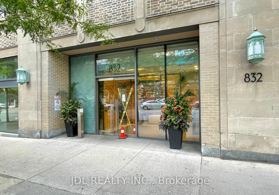 832-bay-street-toronto-ontario-c12549138