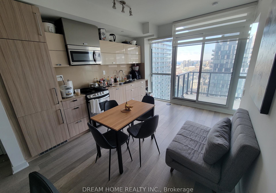 290-adelaide-street-w-toronto-ontario-c12549288