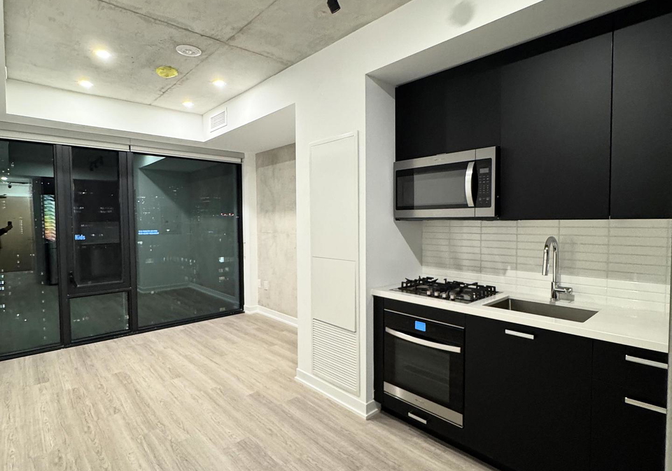 195-mccaul-street-toronto-ontario-c12550150