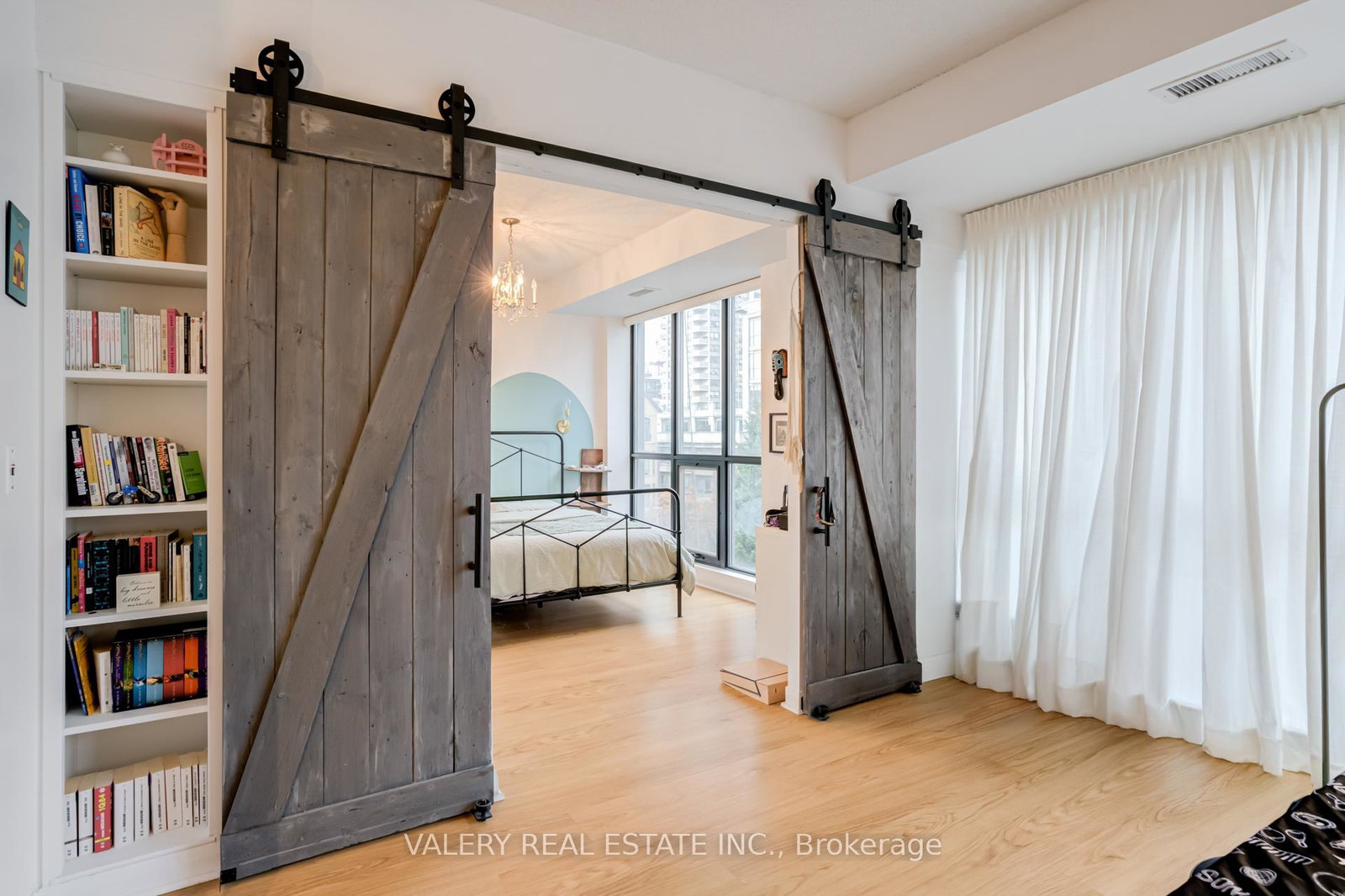 11-soho-street-toronto-ontario-c12550538