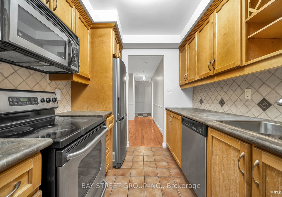 633-bay-street-toronto-ontario-c12551736