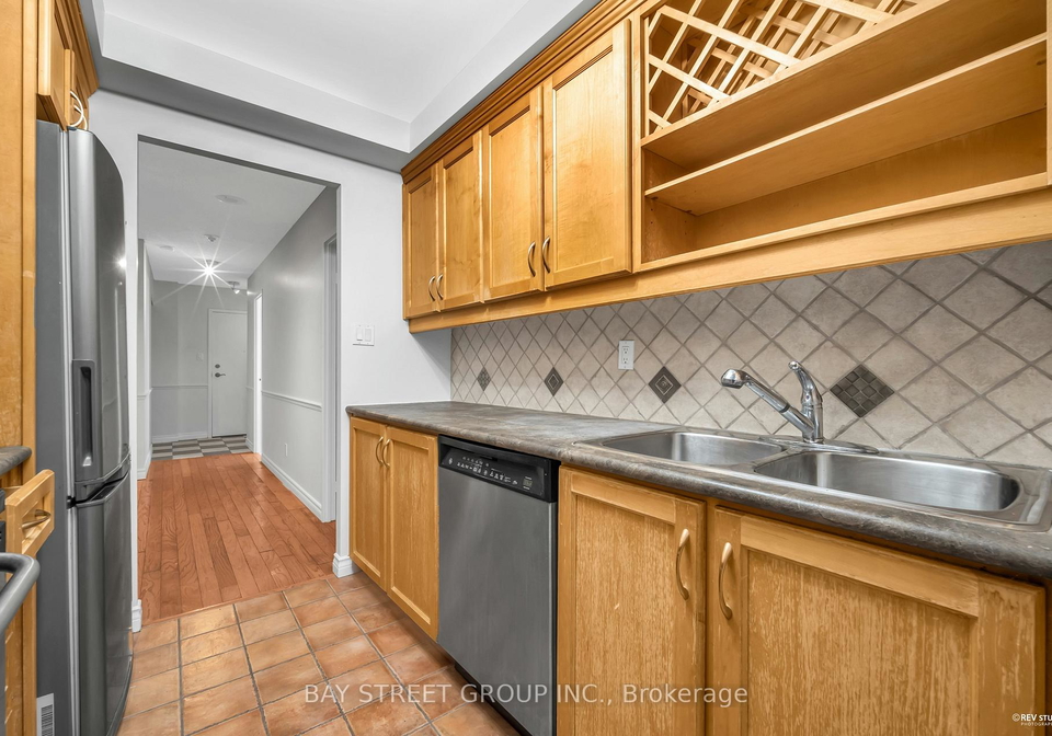 633-bay-street-toronto-ontario-c12551736
