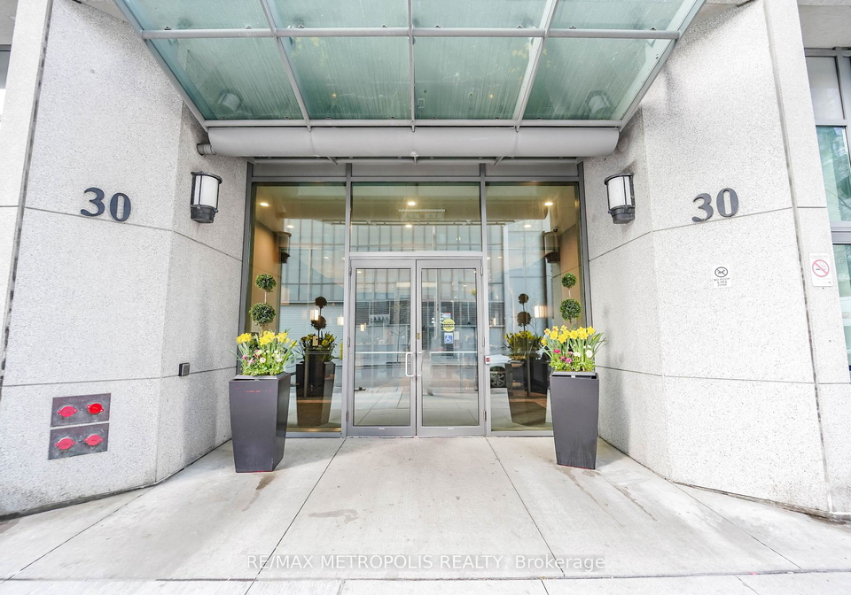30-grand-trunk-crescent-toronto-ontario-c12552852