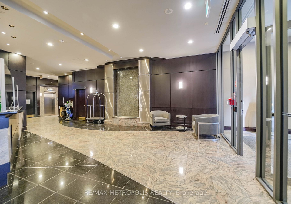 30-grand-trunk-crescent-toronto-ontario-c12552852