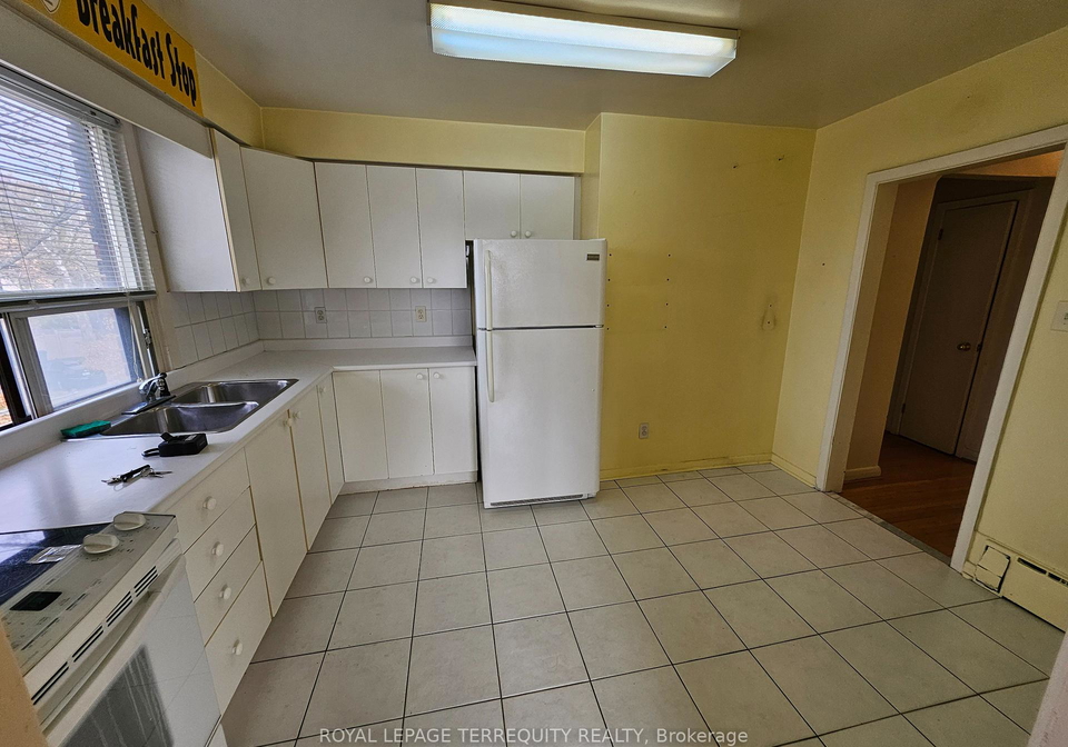 401-winnett-avenue-toronto-ontario-c12553018