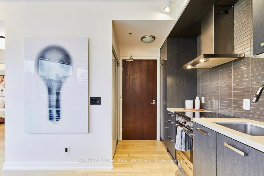 120-bayview-avenue-toronto-ontario-c12553052