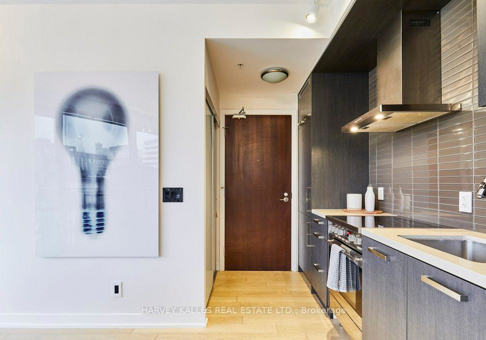 120-bayview-avenue-toronto-ontario-c12553052