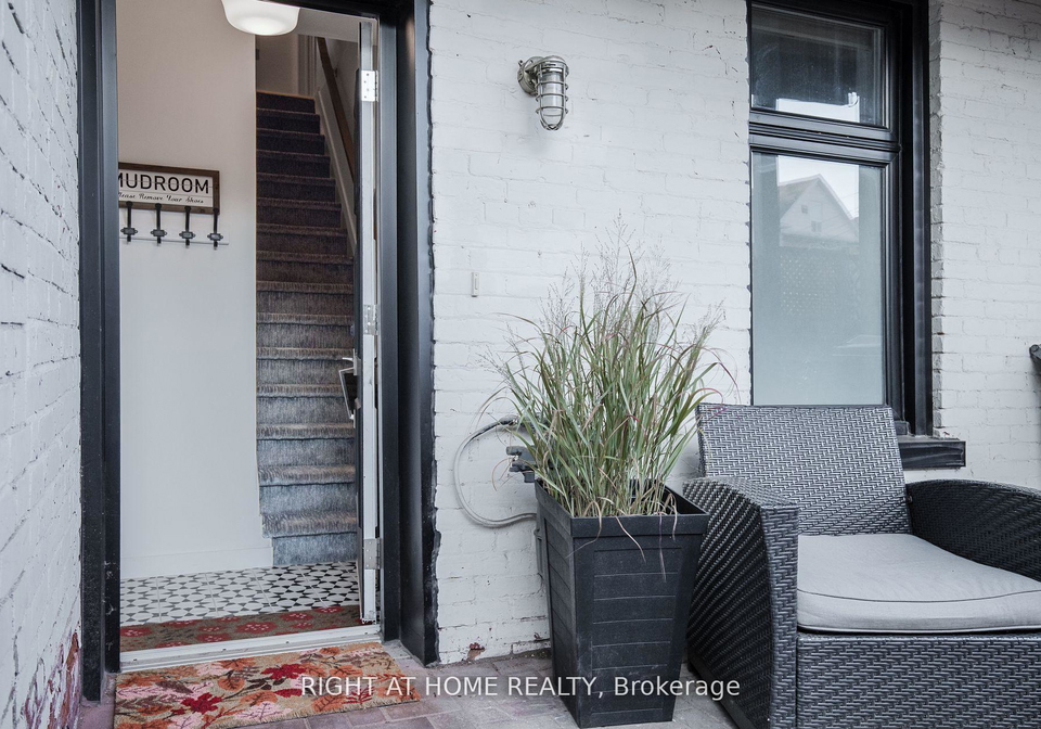 377-lansdowne-avenue-toronto-ontario-c12553070