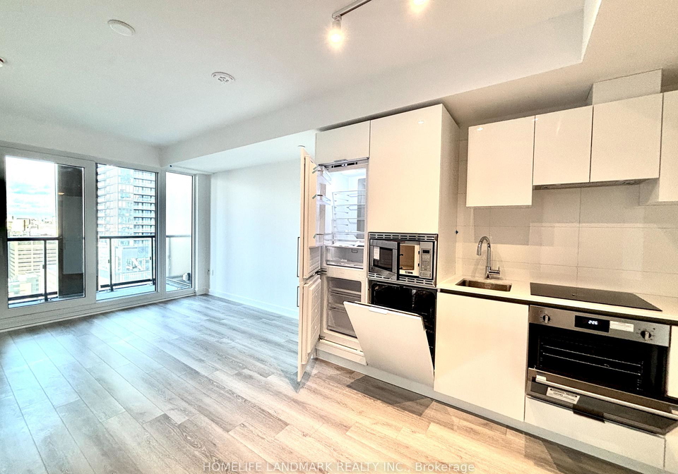 238-simcoe-street-toronto-ontario-c12553556