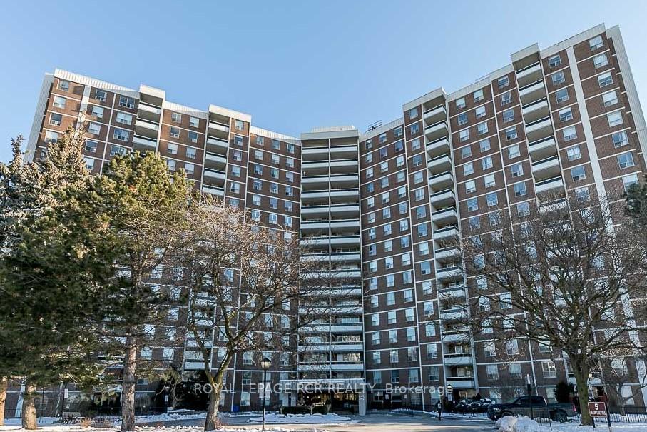 5-shady-golfway-east-york-ontario-c12554636