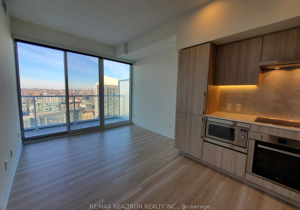 17-bathurst-street-toronto-ontario-c12556344