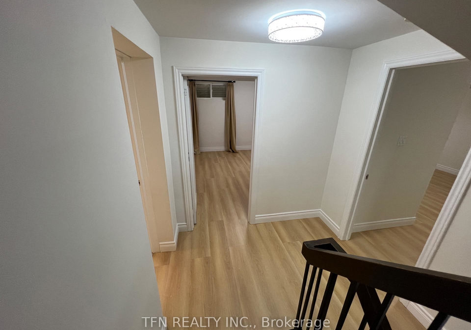 23-beardmore-crescent-north-york-ontario-c12556608