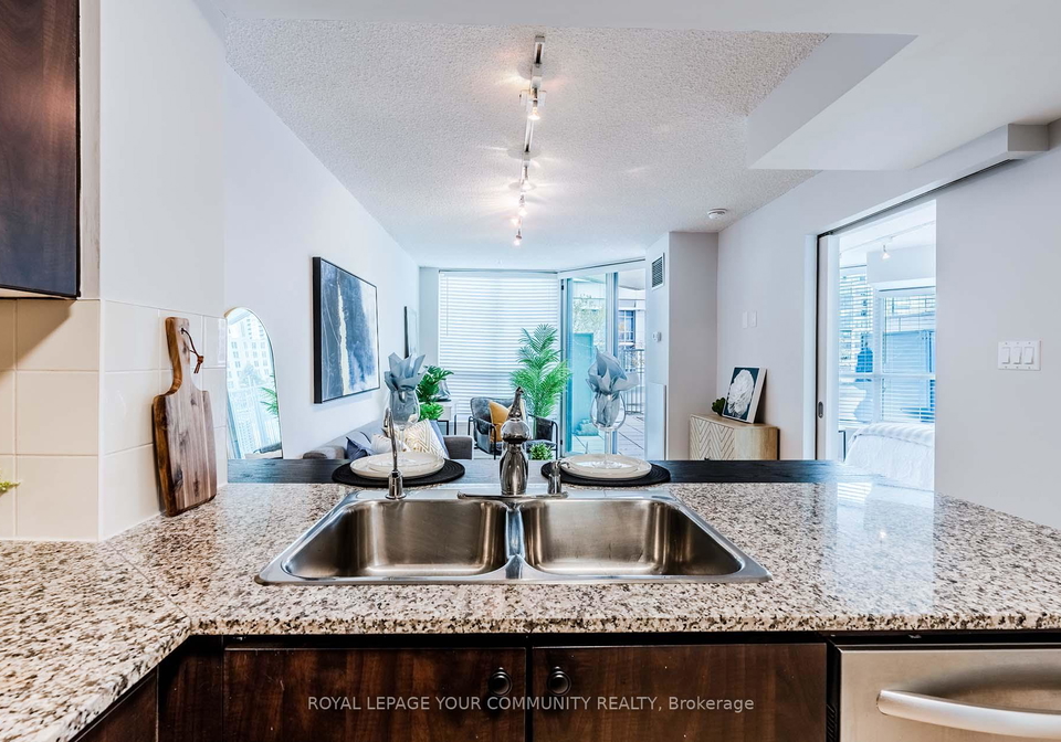 228-queens-quay-w-toronto-ontario-c12556708