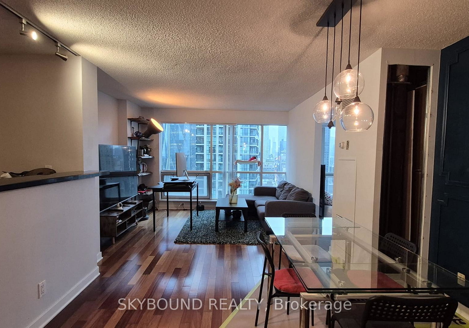10-yonge-street-toronto-ontario-c12558034