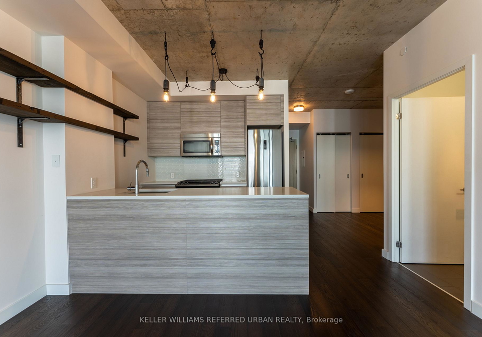 111-bathurst-street-toronto-ontario-c12559106