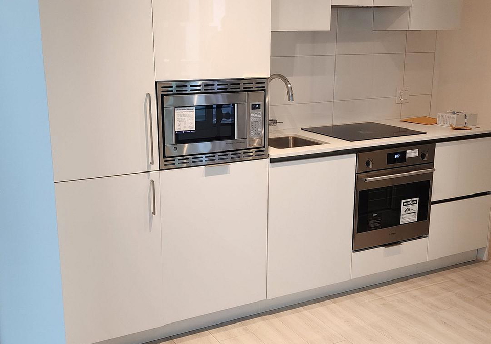 230-simcoe-street-toronto-ontario-c12559910