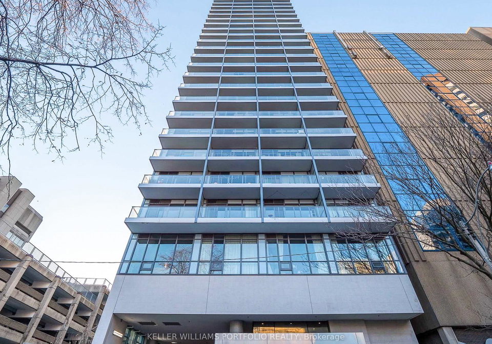 210-simcoe-street-toronto-ontario-c12559964