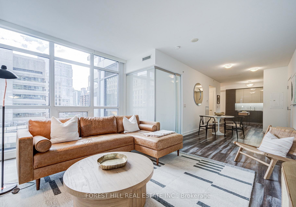 210-simcoe-street-toronto-ontario-c12560236