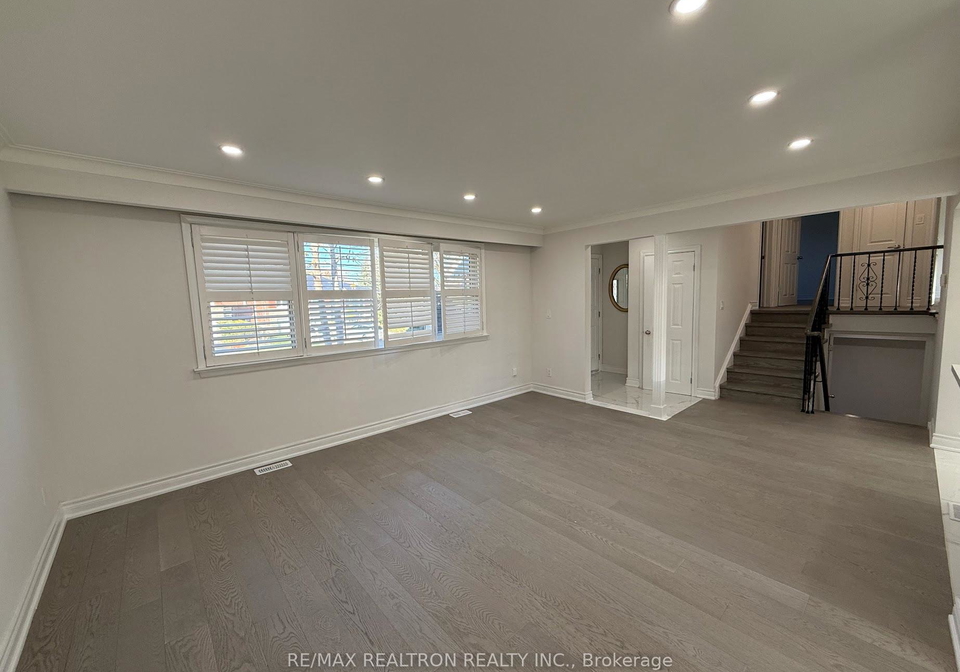 5-silverview-drive-north-york-ontario-c12560256
