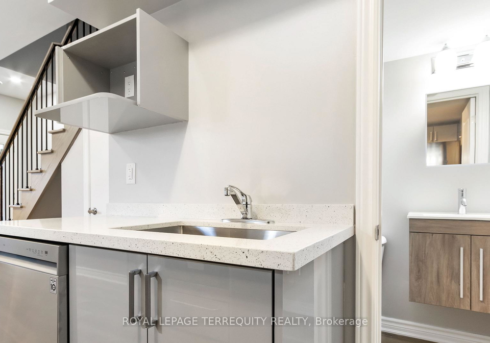 646-lansdowne-avenue-toronto-ontario-c12560294