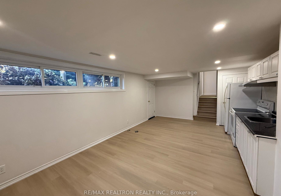 5-silverview-drive-north-york-ontario-c12560320