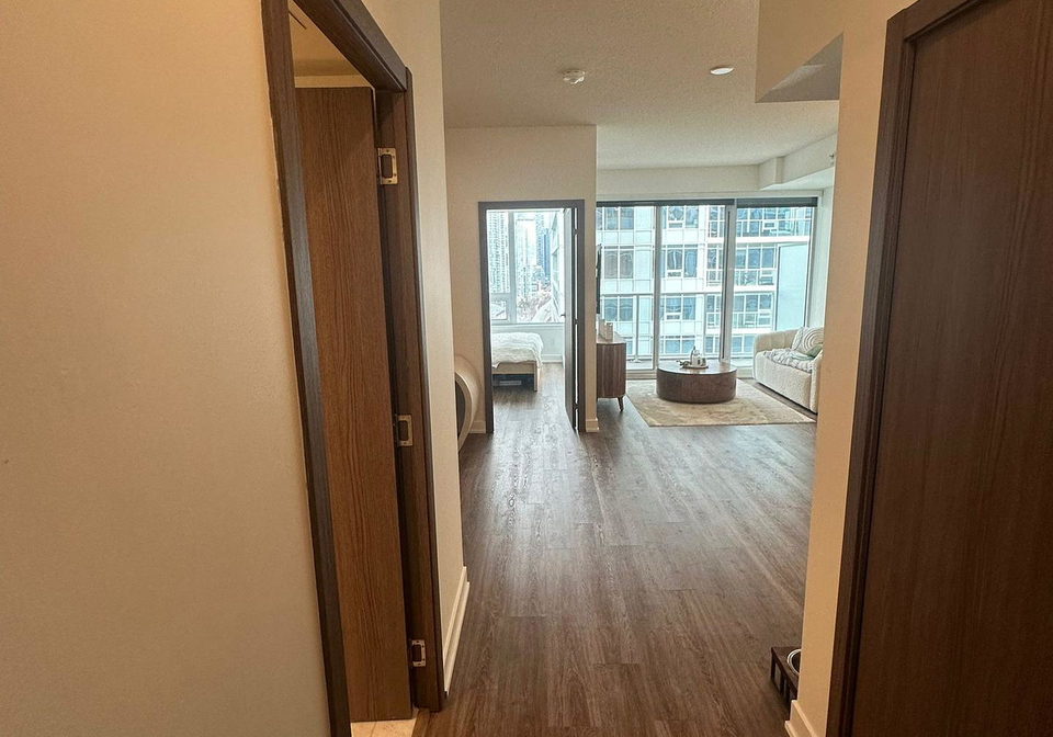 19-bathurst-street-toronto-ontario-c12560746