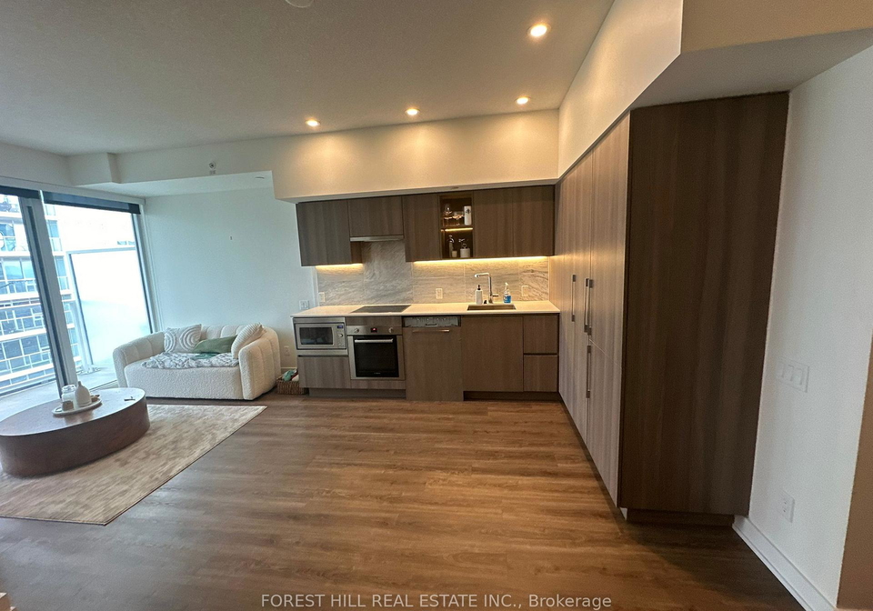 19-bathurst-street-toronto-ontario-c12560746