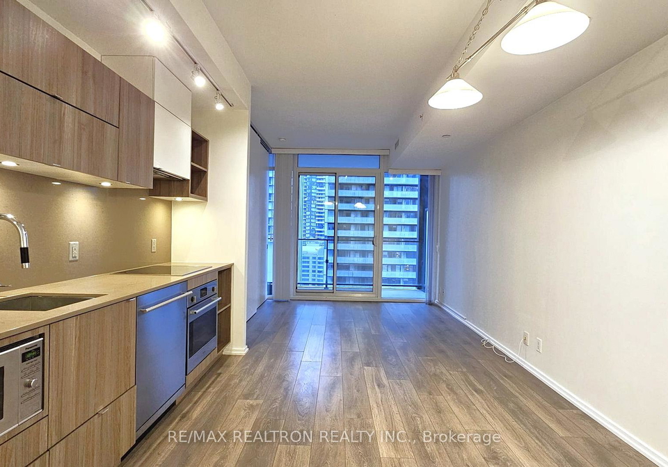 125-peter-street-toronto-ontario-c12561120