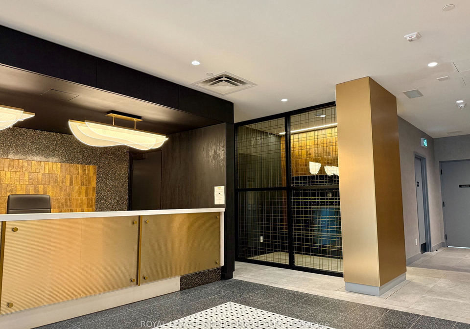 5-lakeview-avenue-toronto-ontario-c12561874