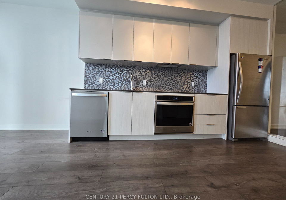 2-sonic-way-east-york-ontario-c12562018