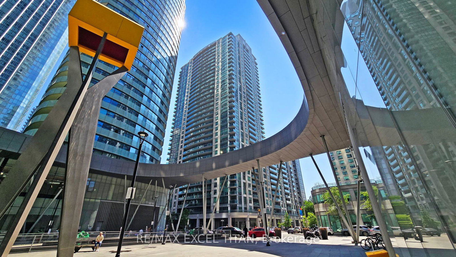 19-grand-trunk-crescent-toronto-ontario-c12562918