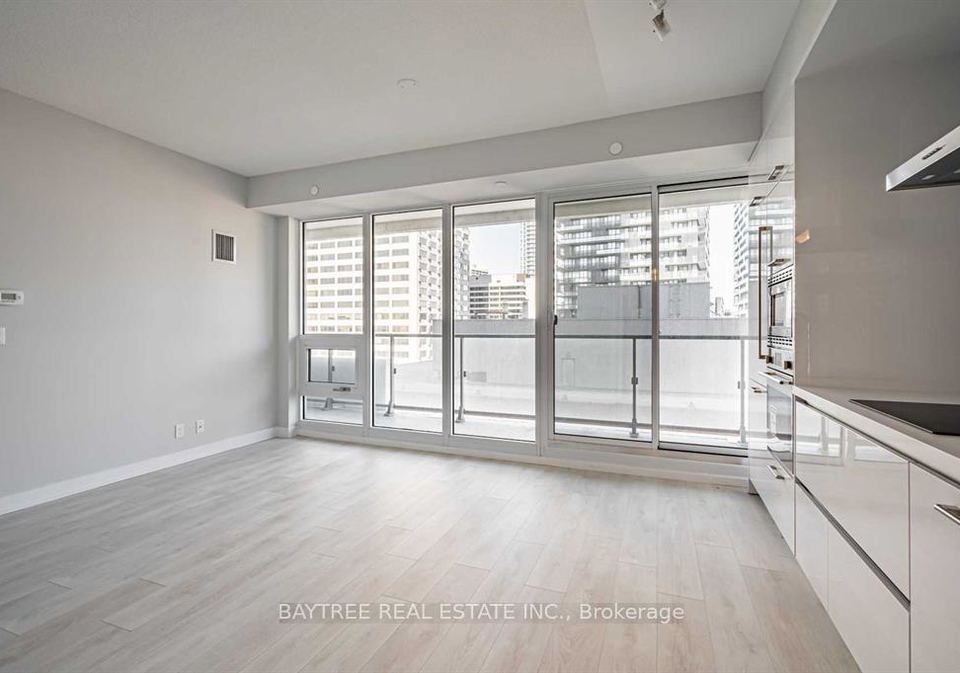 2221-yonge-street-toronto-ontario-c12563336