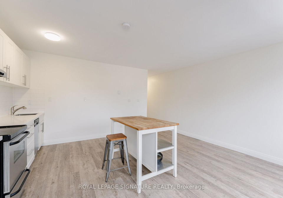 2584-yonge-street-toronto-ontario-c12563384