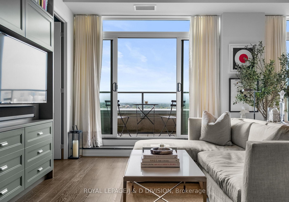 111-st-clair-avenue-w-toronto-ontario-c12563408