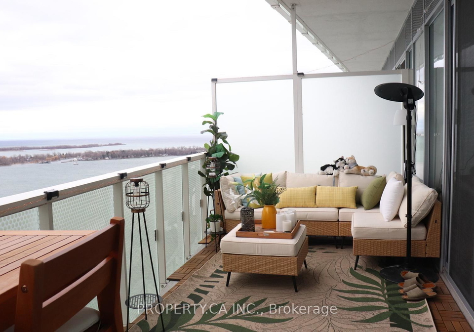 15-queens-quay-e-toronto-ontario-c12563478