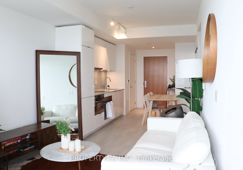 15-queens-quay-e-toronto-ontario-c12563478