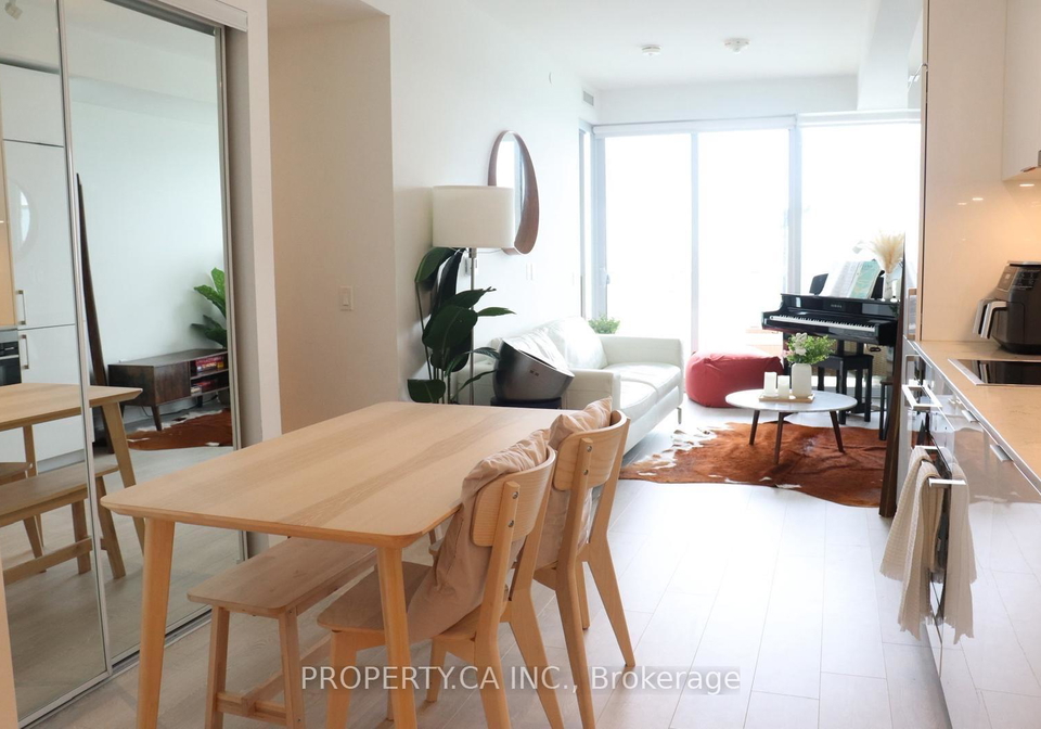 15-queens-quay-e-toronto-ontario-c12563478