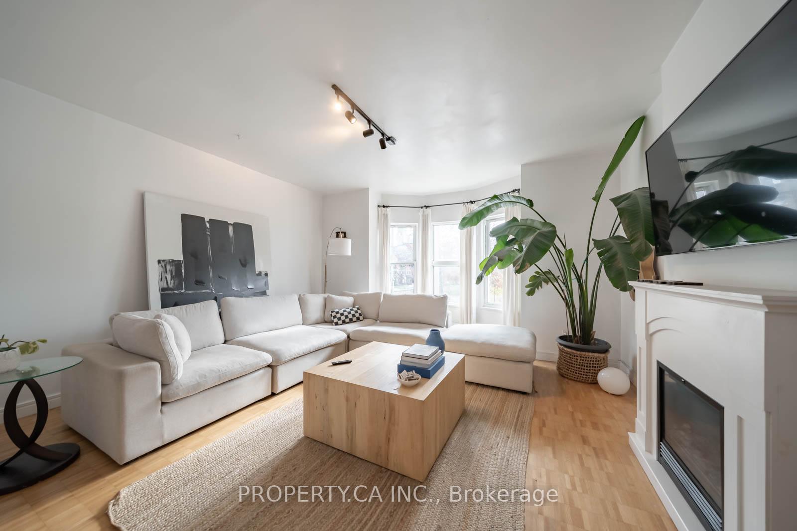 94queen-street-w-toronto-ontario-c12564088