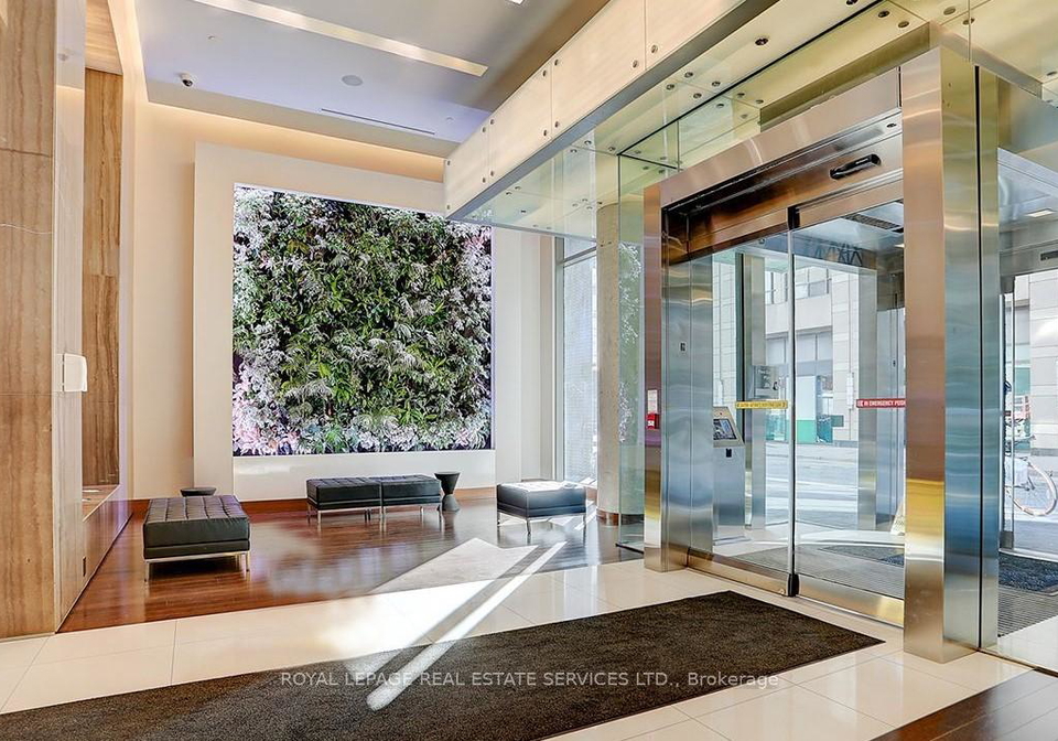 8-mercer-street-toronto-ontario-c12565026
