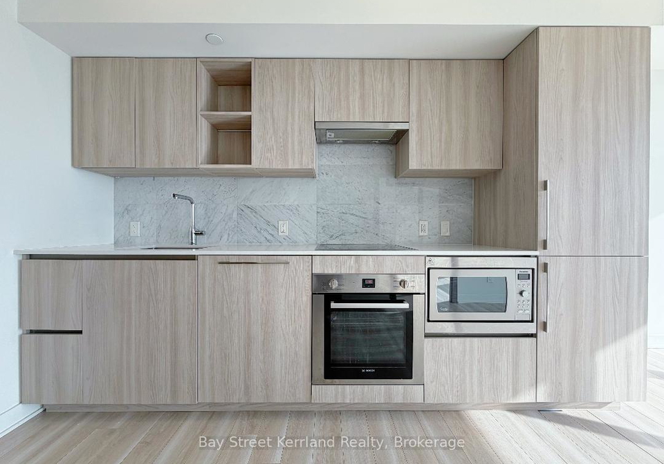 17-bathurst-street-toronto-ontario-c12565384