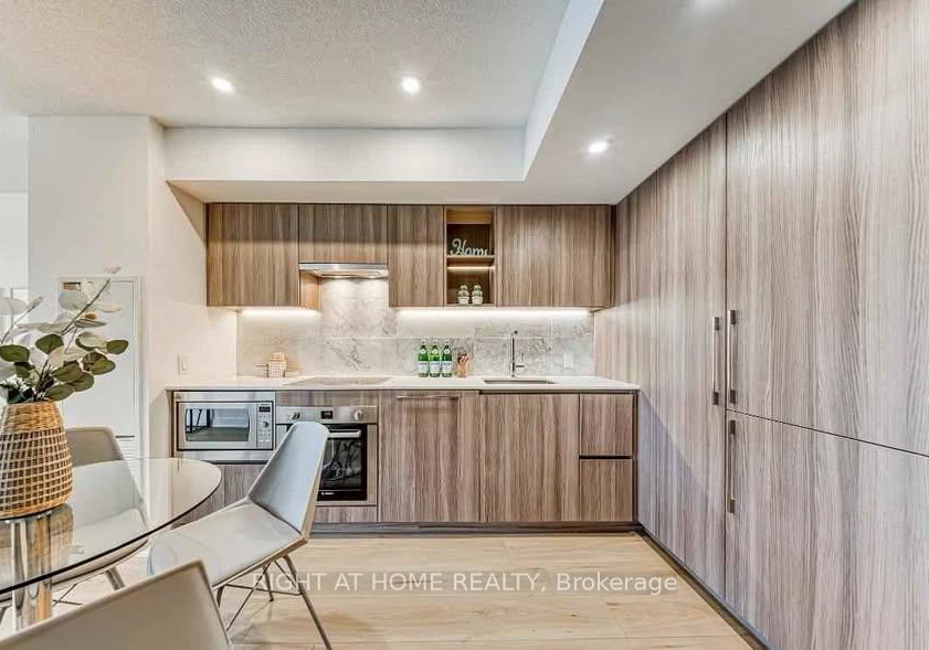 17-bathurst-street-toronto-ontario-c12565494