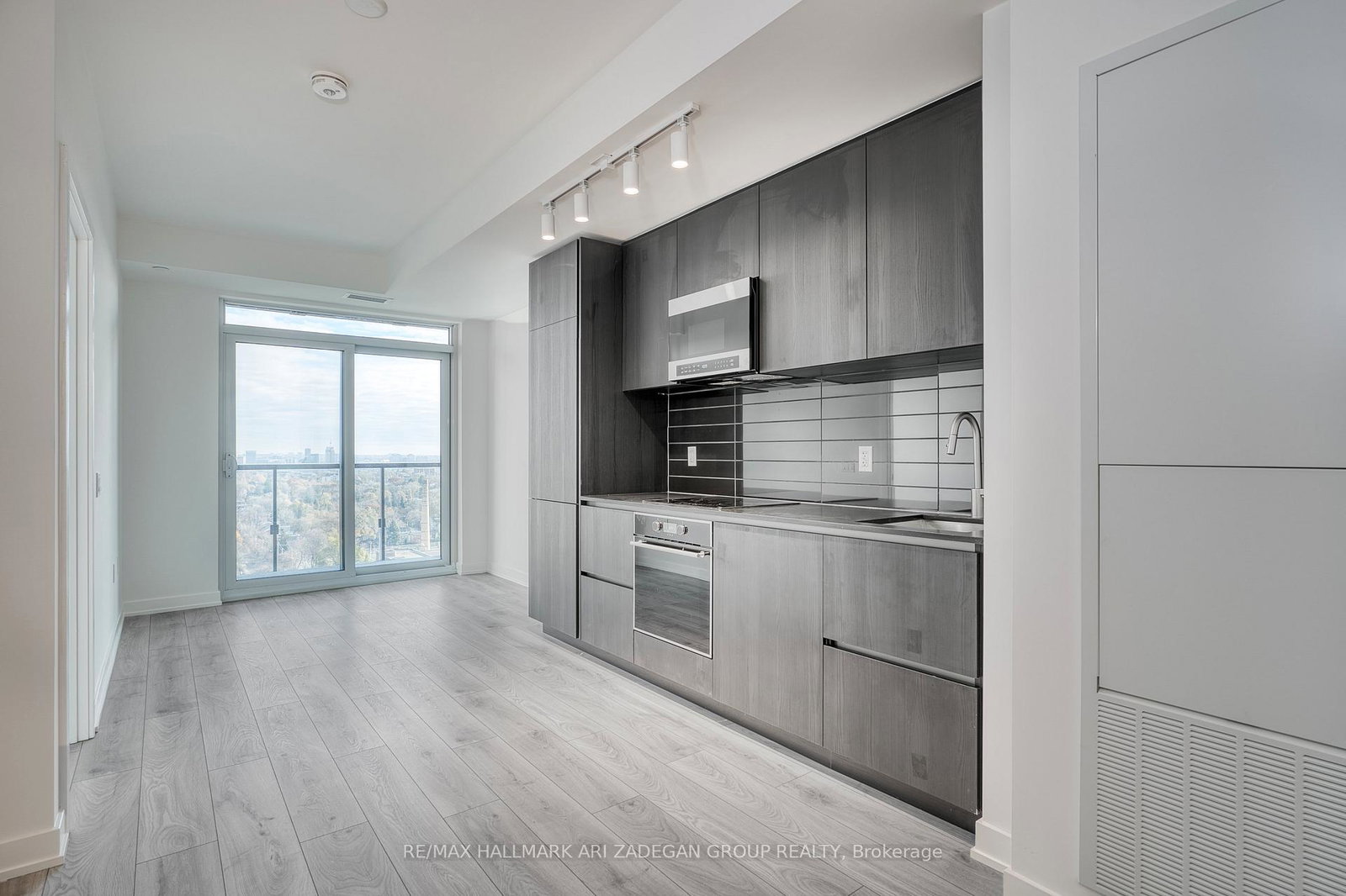 110-broadway-avenue-toronto-ontario-c12565708