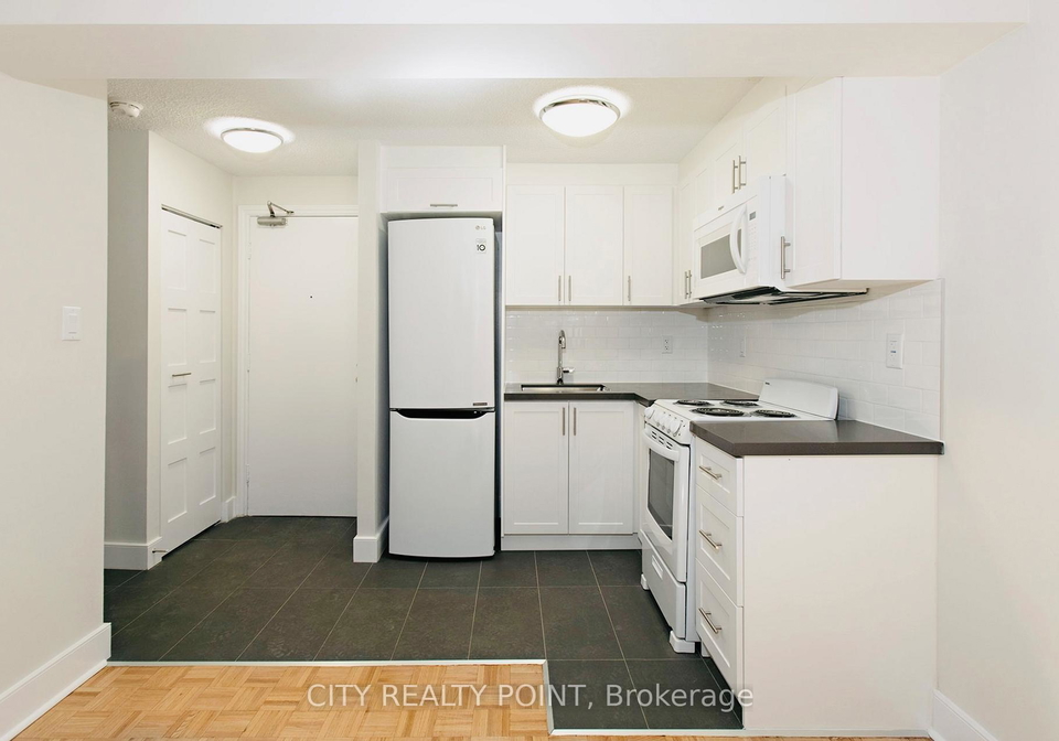 990-avenue-road-toronto-ontario-c12566582